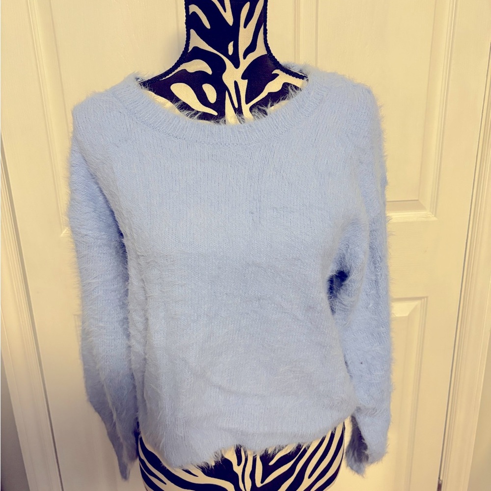 Women’s London Kaye fuzzy sweater- small